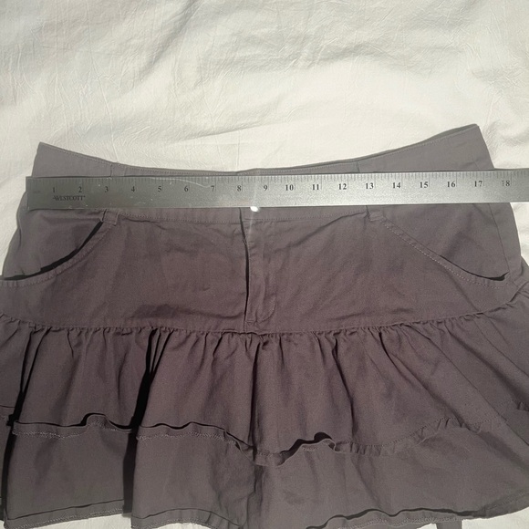 Social Collision Ruffle Skirt - Picture 4 of 5